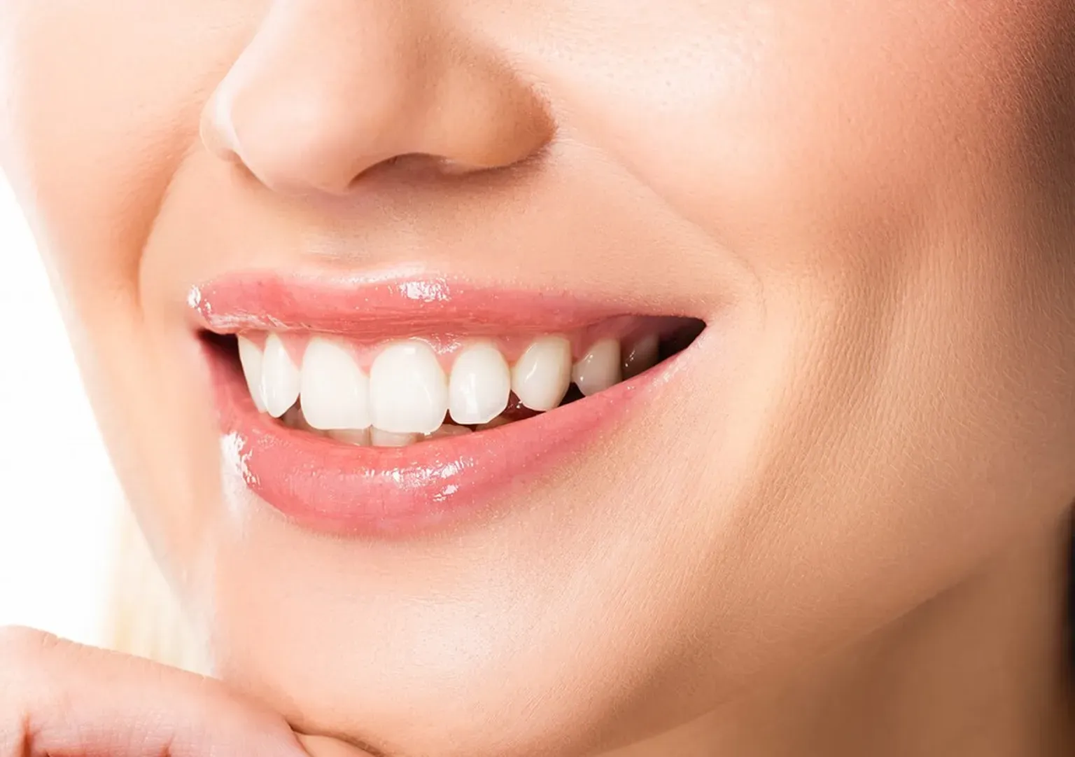 Newport Beach, CA Dentist Offers Professional Teeth Whitening Services